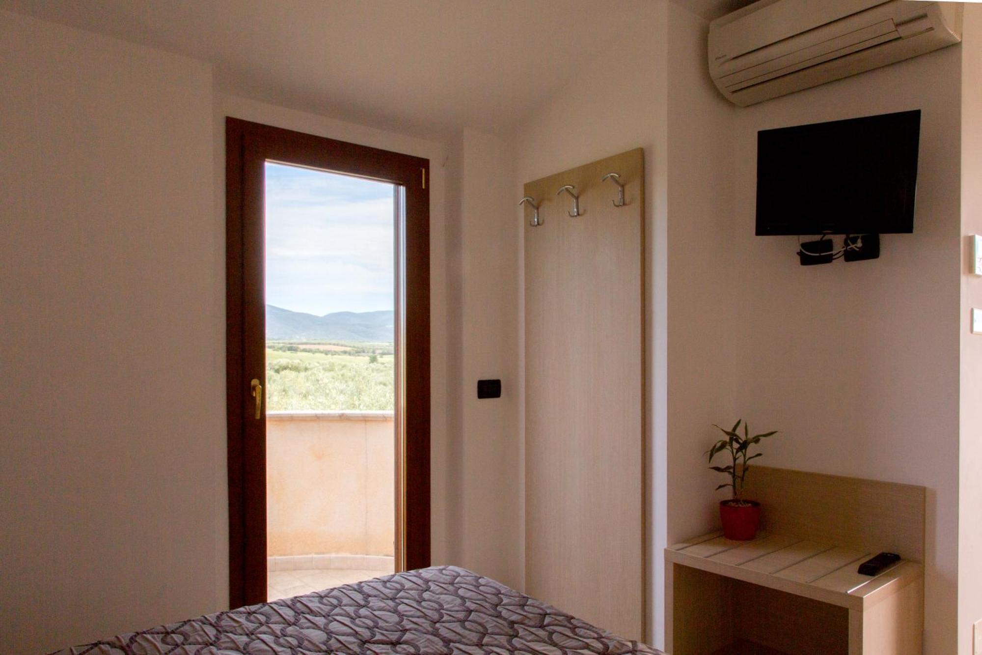Albergo Il Giardino Foce Varano Exteriör bild